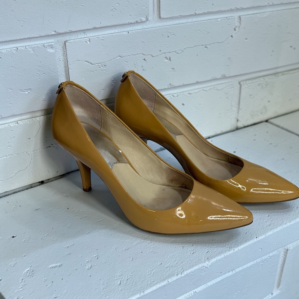 Michael Kors Luggage Tan Glossy Patent Finish Pointed Toe Heels 7M Office Chic